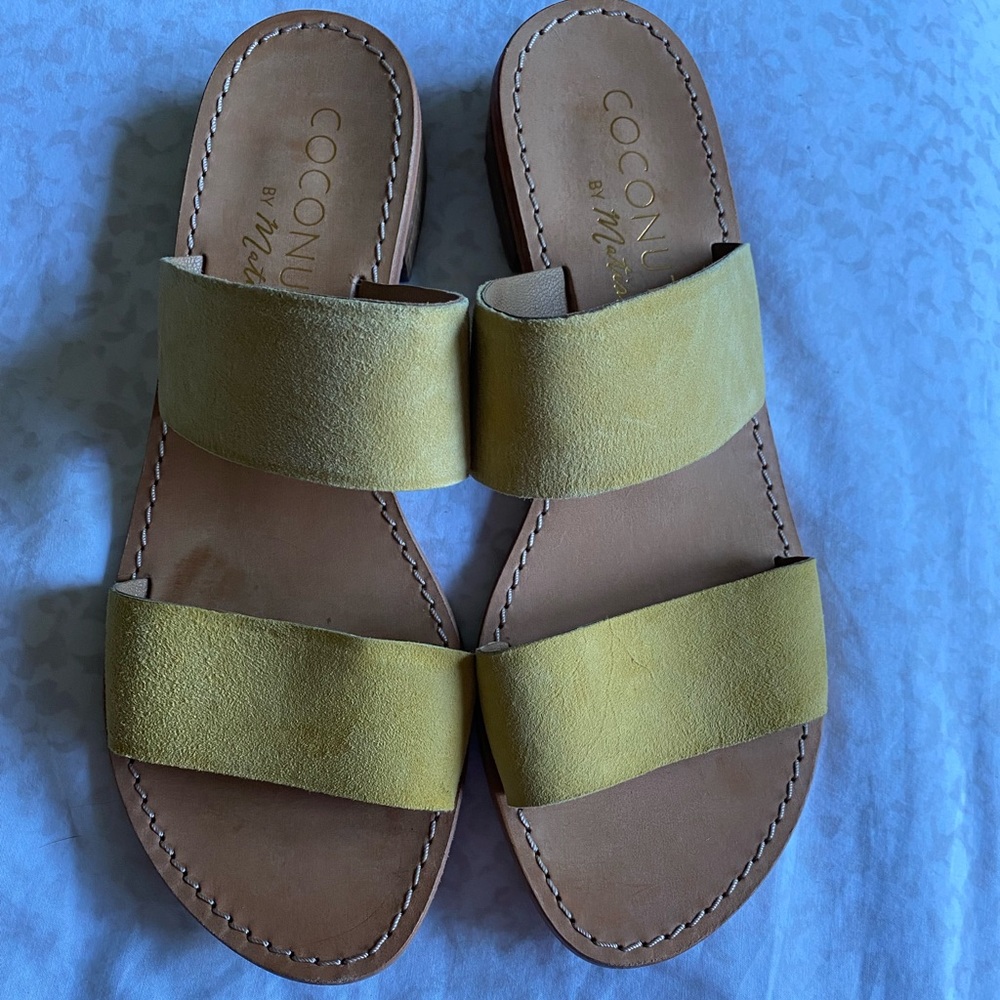 Coconuts by Matisse Sandal. Size 10